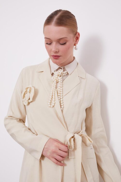 LEVİDOR BEJ GÜL BROŞ DETAYLI CEKET TAKIM